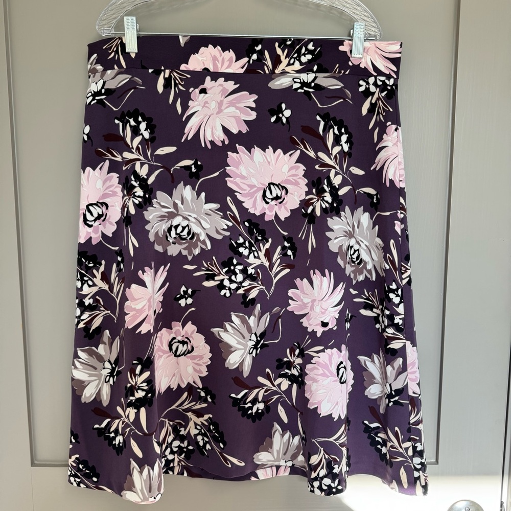 NWT Ann Taylor Factory Purple Floralโ A-Line Back Zip Skirt Size 16